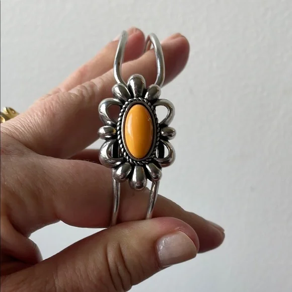 Silver and Yellow Floral Bracelet - Picture 5 of 7